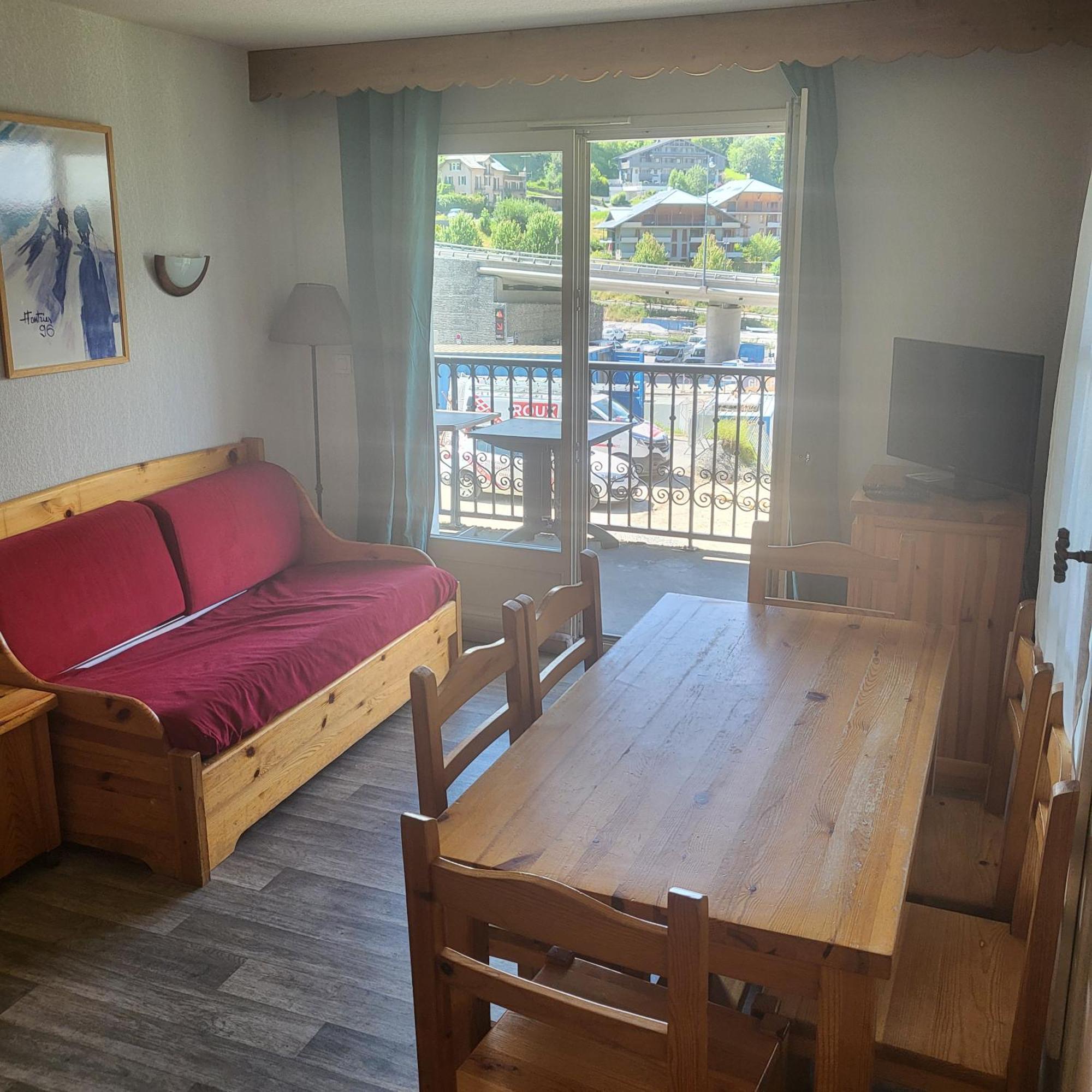 Be First On The Lift Each Morning! 2Bed Apt. 6 Pax سا جيرفي لي با المظهر الخارجي الصورة