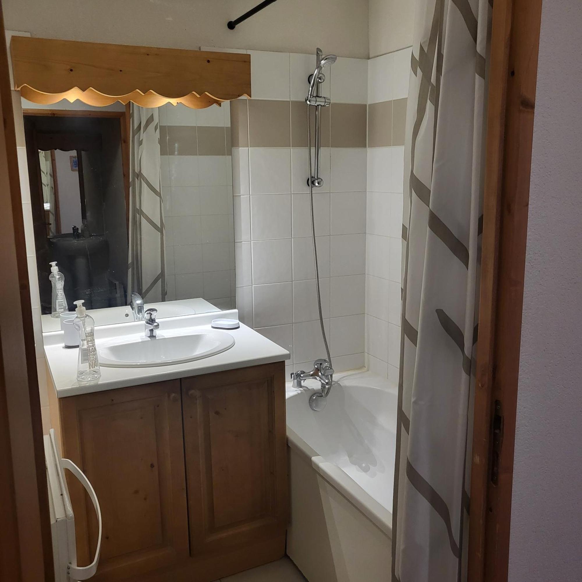 Be First On The Lift Each Morning! 2Bed Apt. 6 Pax سا جيرفي لي با المظهر الخارجي الصورة